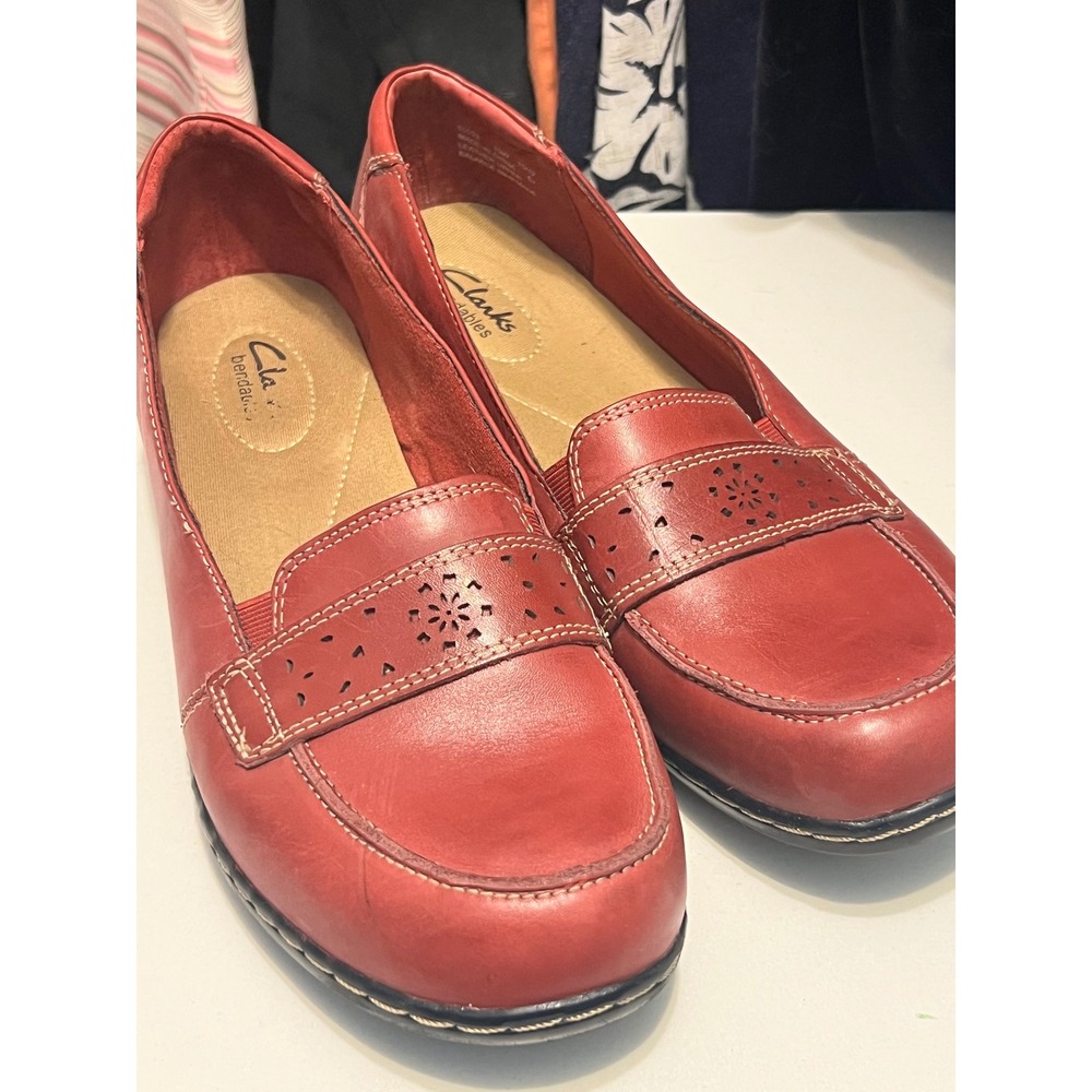 Clarks Bendables Red Leather Comfort Loafers 10.5 Slip On Shoes Perforated